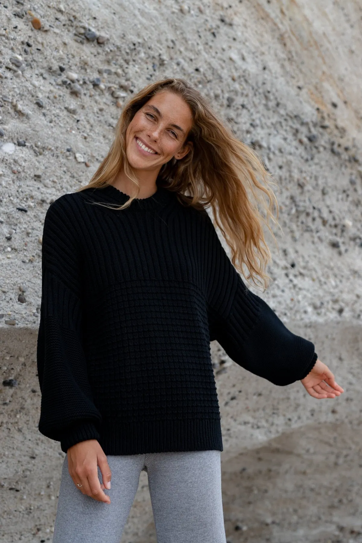 Delčia Chunky Knit Sweater - Black Sweater