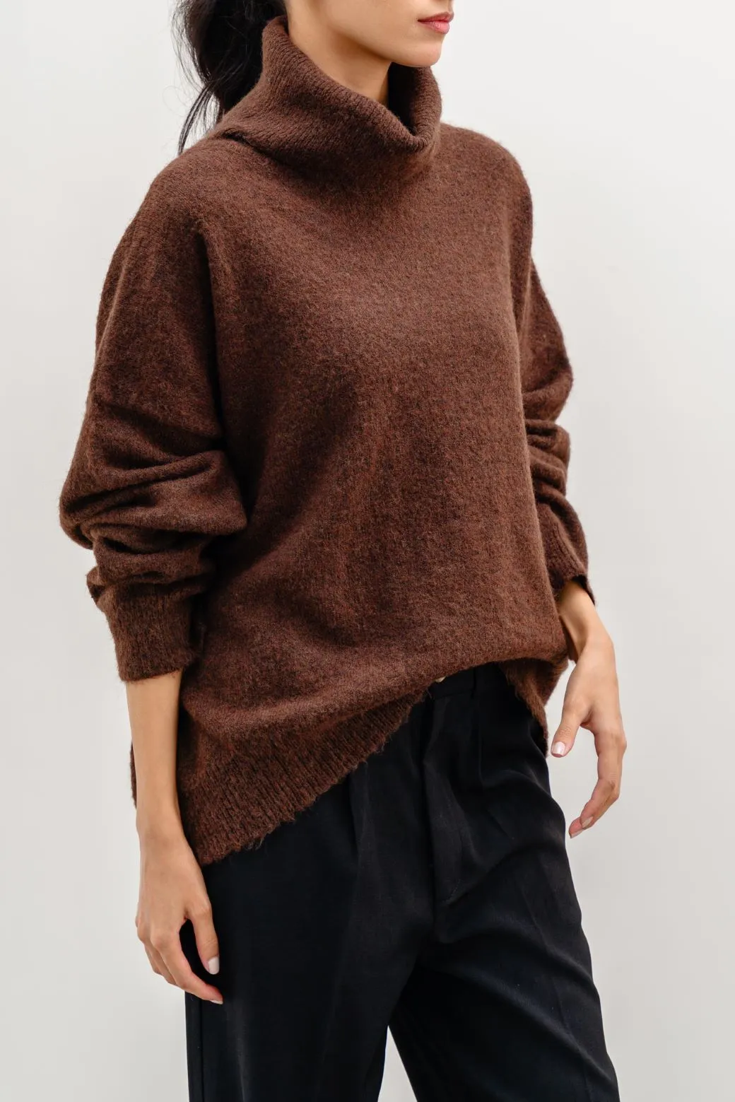 MANHATTAN HIGH NECK SWEATER